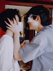 女子拔萝卜